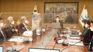 한은, 올해 경제성장률 3.0% 전망 '유지'... 내년은 2.5%