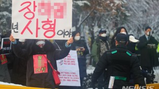 "정인이 복부 밟아" 살인 추가적용